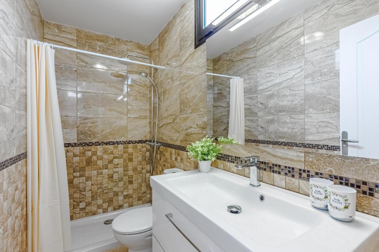 Apartment Apart America - 150 Meters From The Beach, Free Wi-Fi Arona  Esterno foto