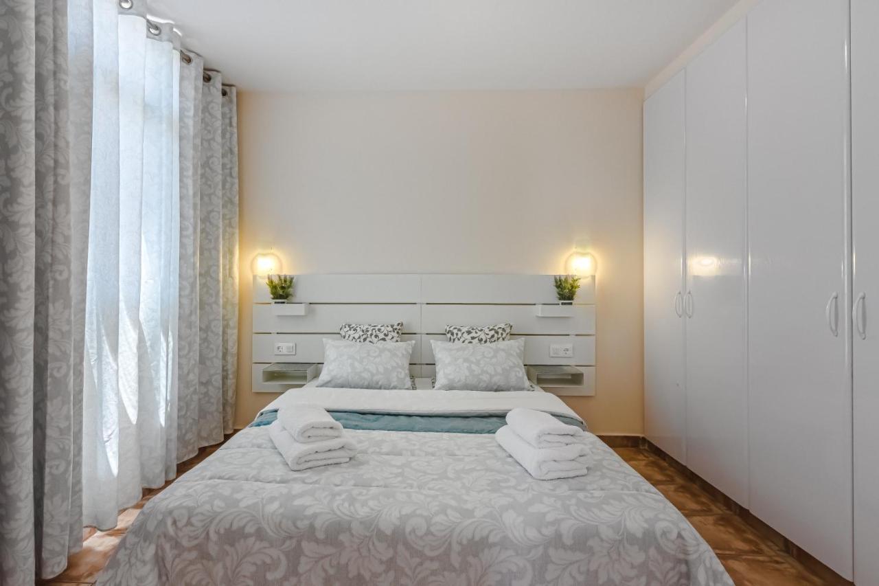 Apartment Apart America - 150 Meters From The Beach, Free Wi-Fi Arona  Esterno foto