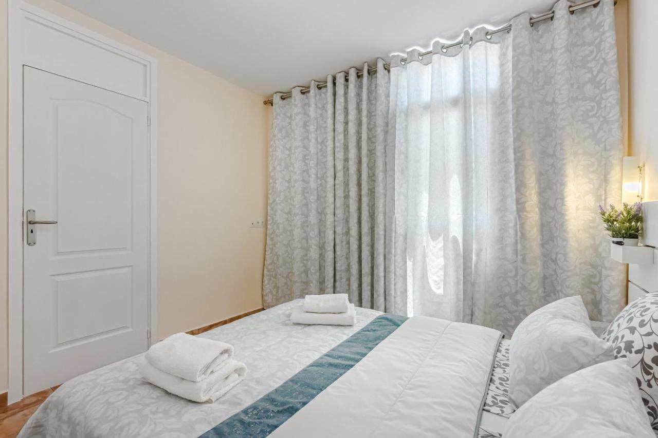 Apartment Apart America - 150 Meters From The Beach, Free Wi-Fi Arona  Esterno foto